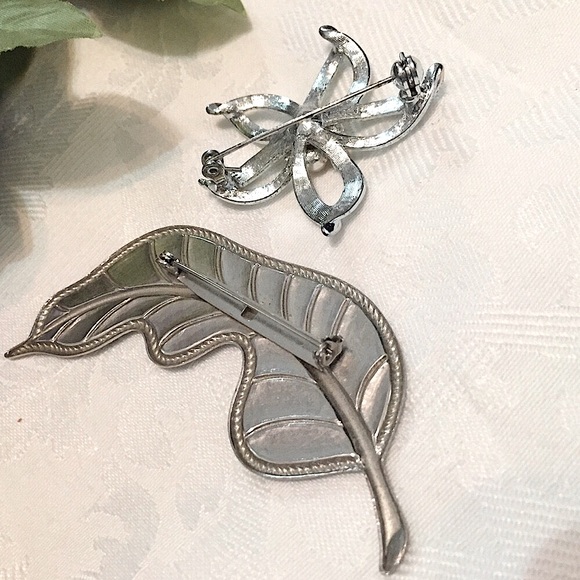2 Vintage Silver Leaf & Flower w/Pearl Brooches - Picture 5 of 13